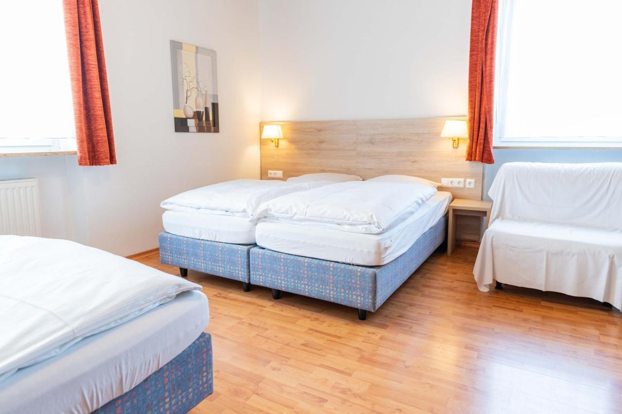Hotel Am Roemerplatz Ульм Экстерьер фото