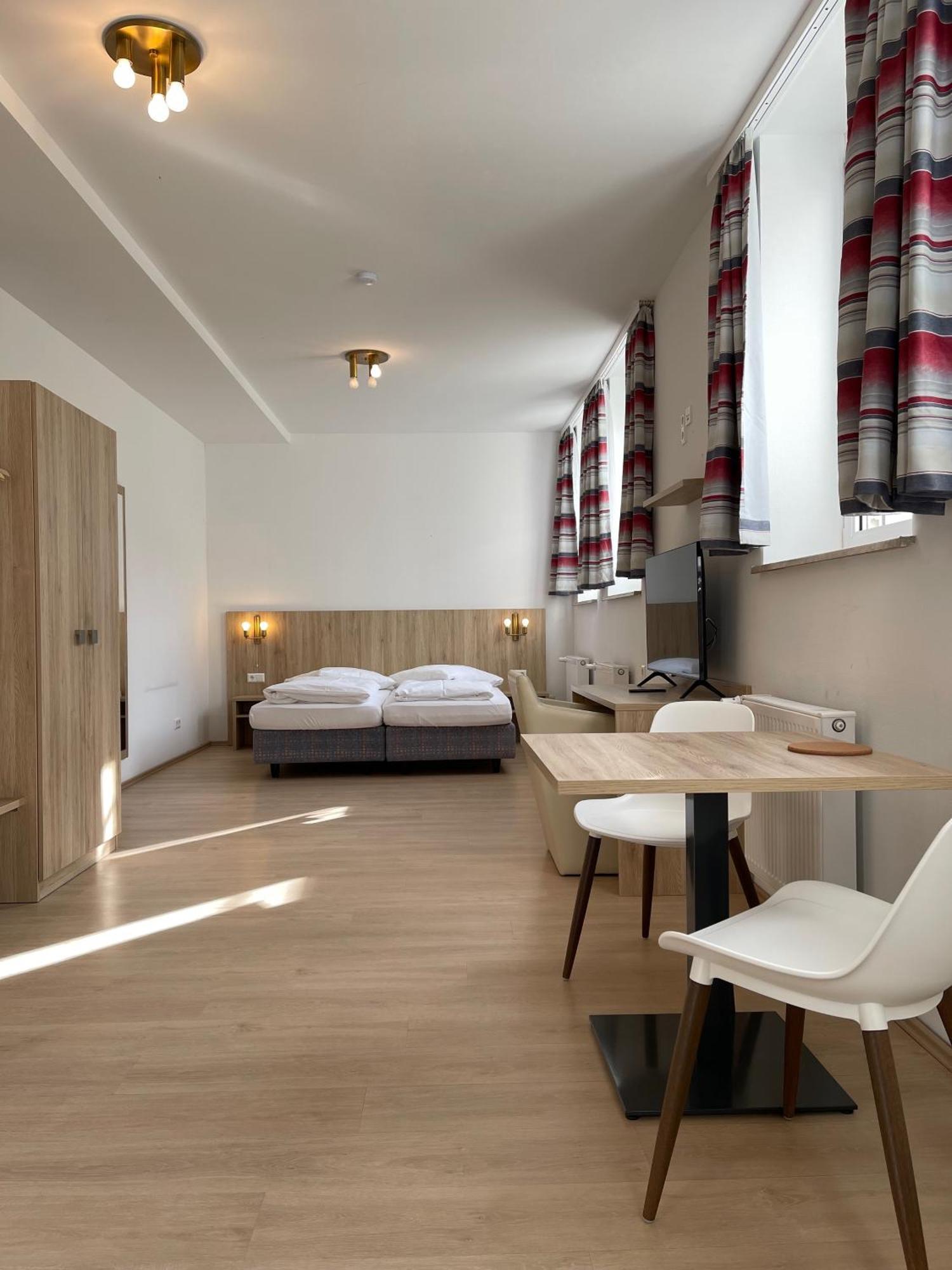 Hotel Am Roemerplatz Ульм Экстерьер фото