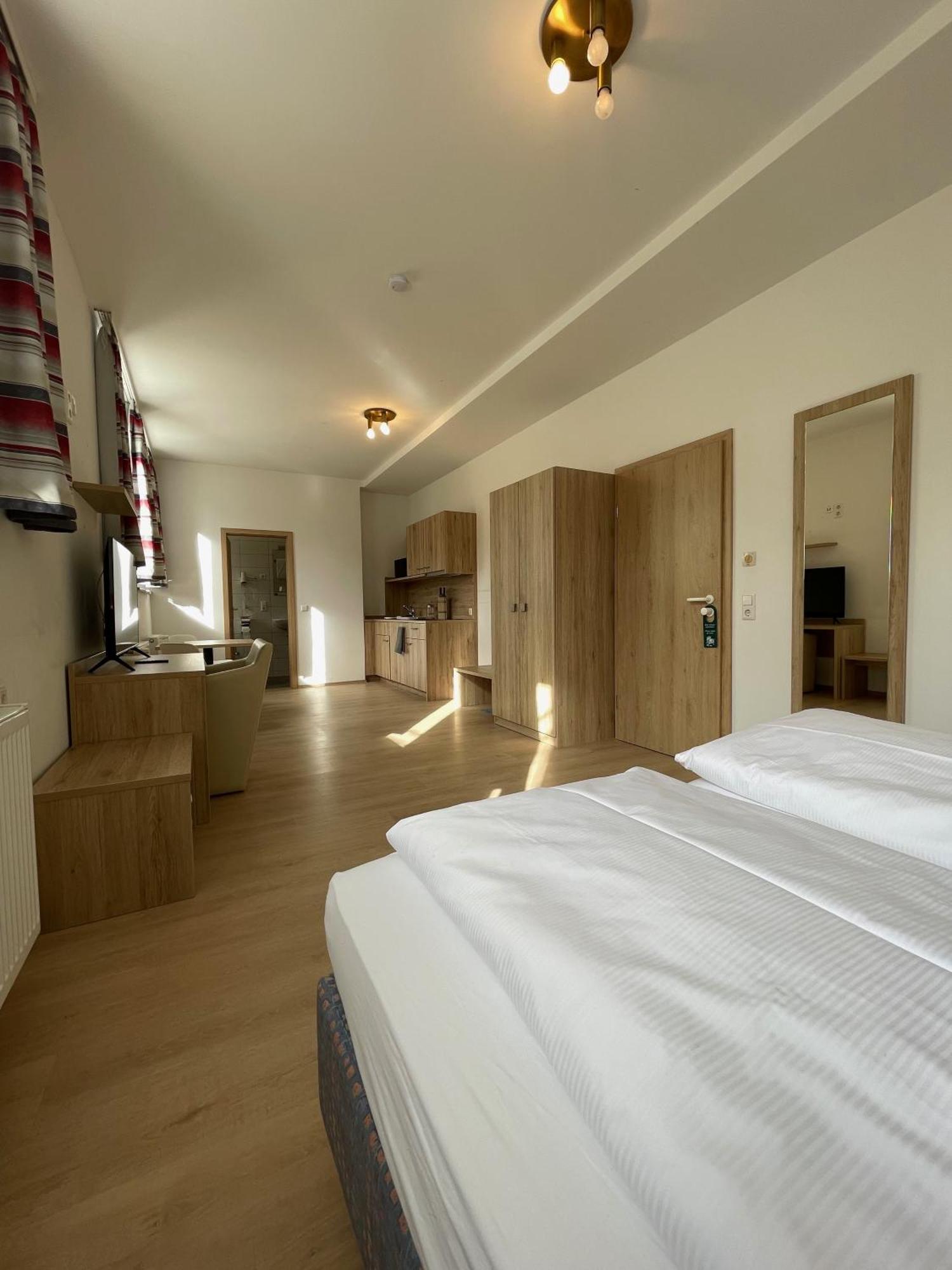 Hotel Am Roemerplatz Ульм Экстерьер фото